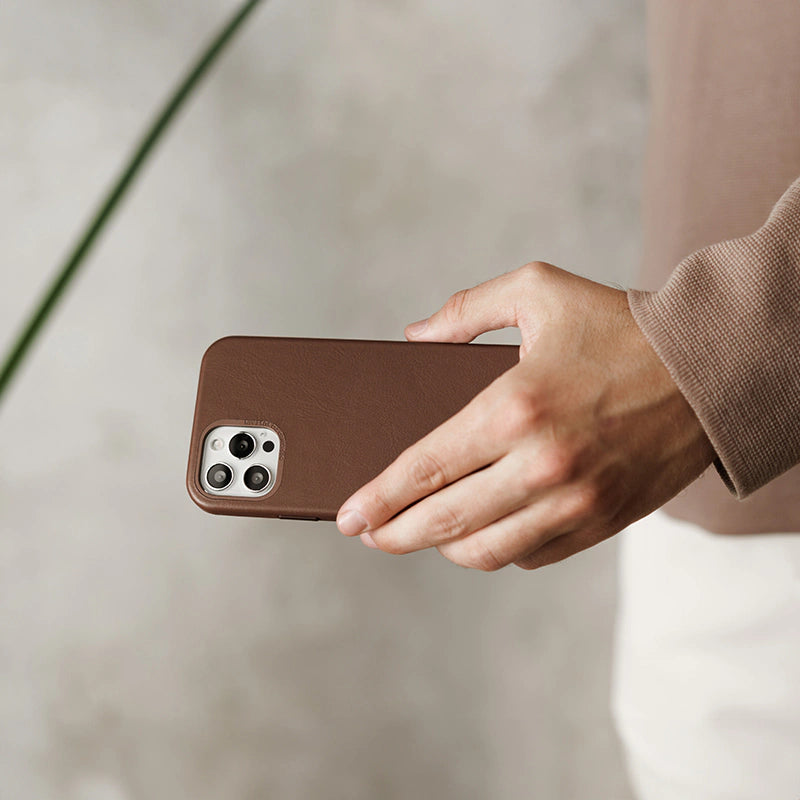 Vegan Leather Case iPhone 12 / 12 Pro Brown