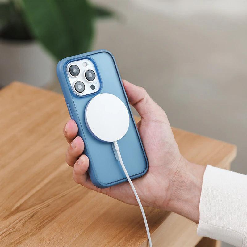 Clear Case Blue matt iPhone 15 + colored buttons