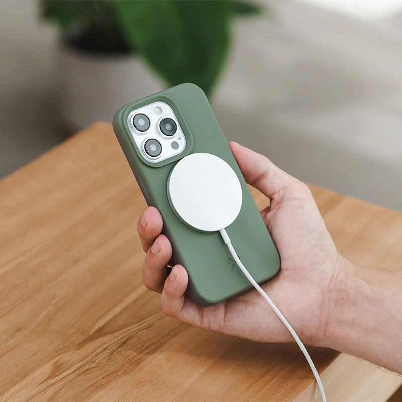Iphone 15 sustainable organic MagSafe phone case green