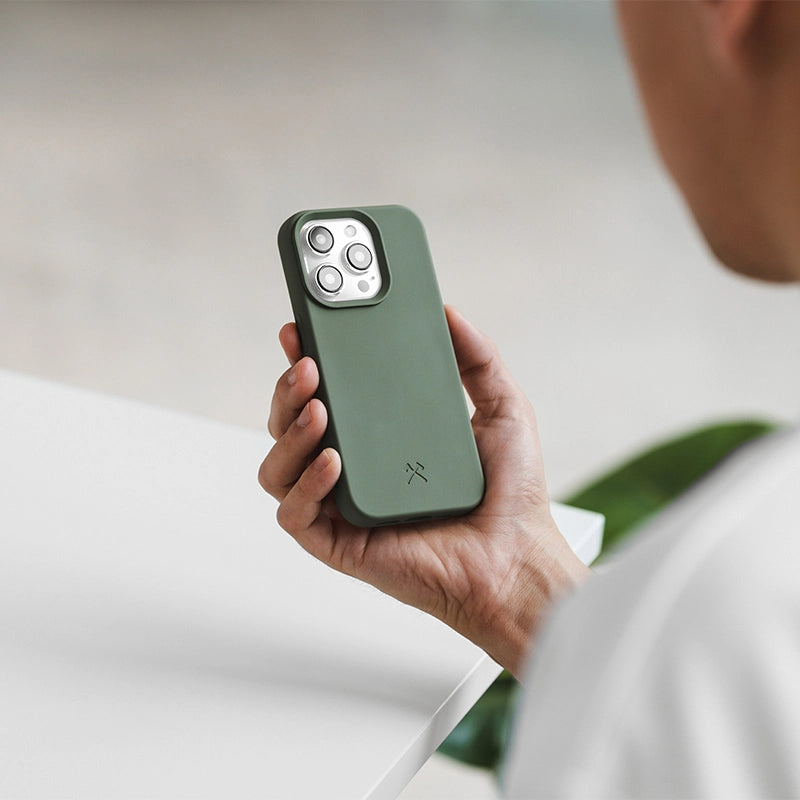 Iphone 15 Pro sustainable MagSafe phone case green