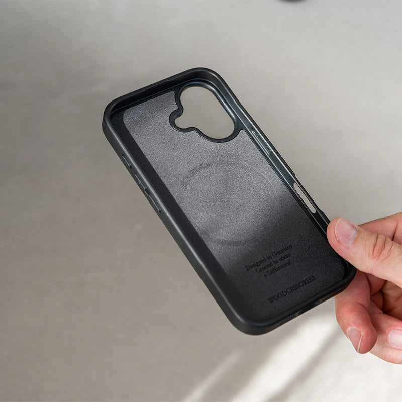 iPhone 17 Air Case Walnut