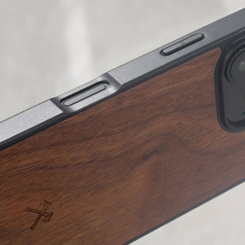 iPhone 17 Air Case Walnut