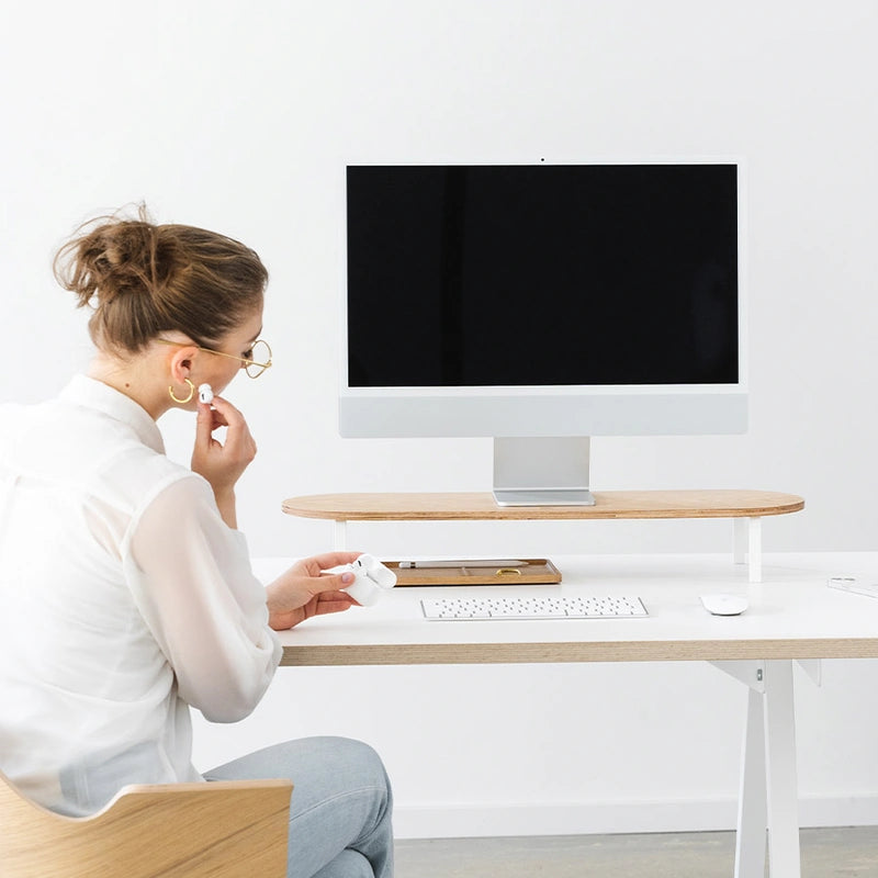 Monitor elevation from oak