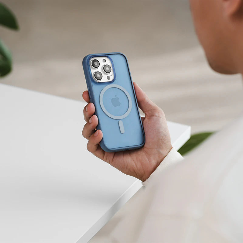 Clear Case Blue matt iPhone 15 Pro + colored buttons