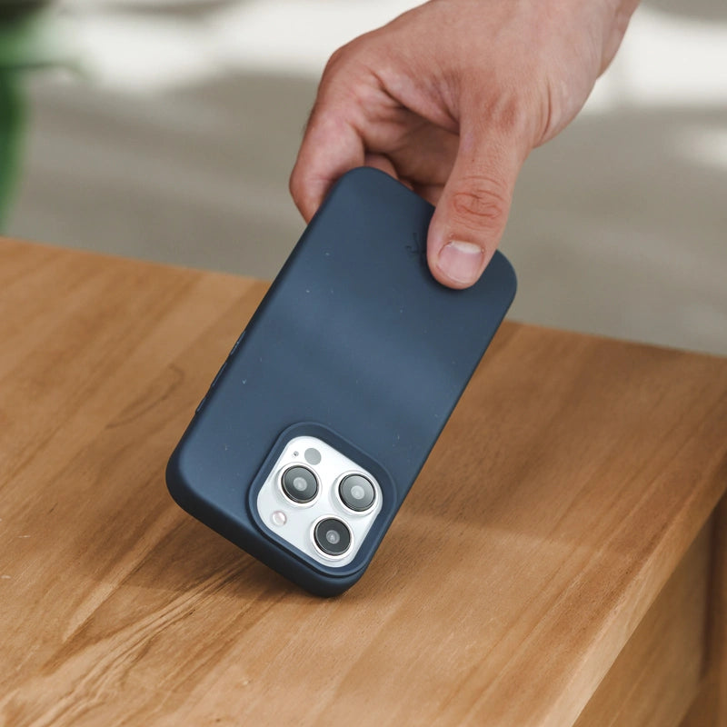Iphone 15 Pro sustainable organic MagSafe phone case navy blue
