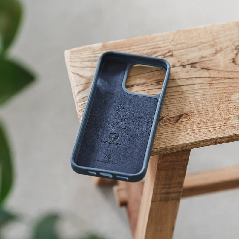 Bio Case + Fullscreen Tempered Glass iPhone 11 Navy