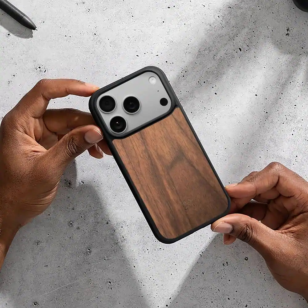 iPhone 17 Pro Case Walnut with MagSafe